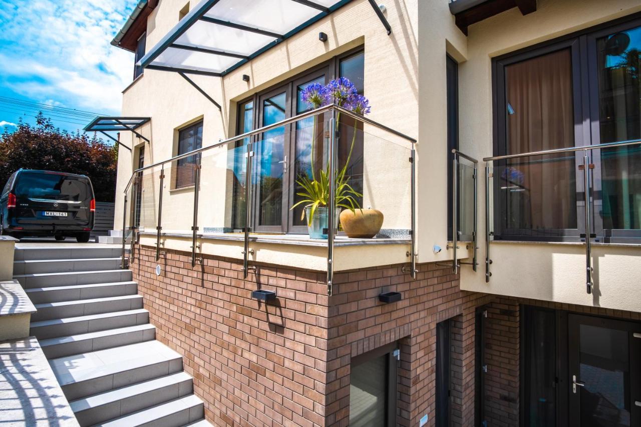 Kiss-Henezi Guest House Keszthely Ngoại thất bức ảnh