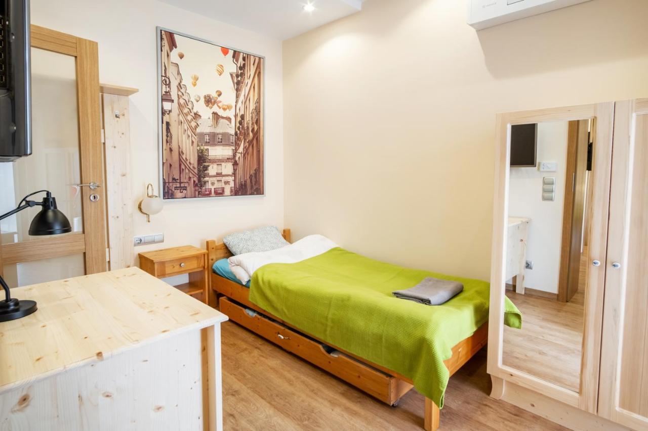 Kiss-Henezi Guest House Keszthely Ngoại thất bức ảnh