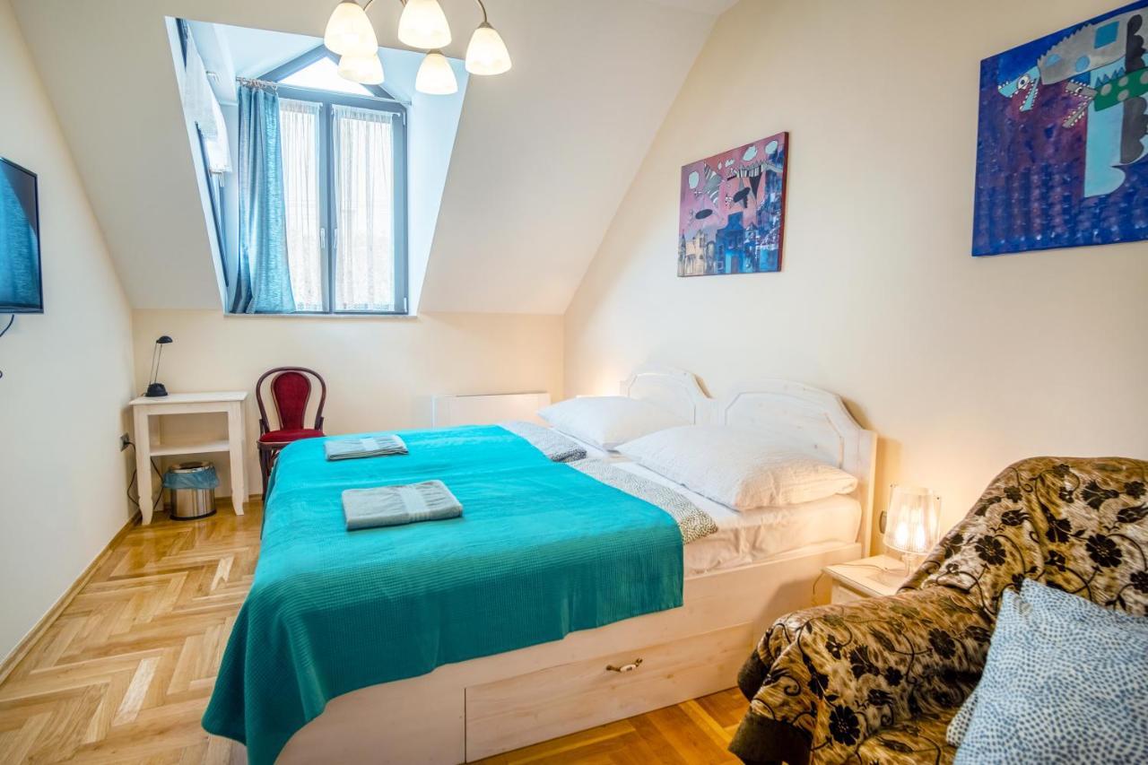 Kiss-Henezi Guest House Keszthely Ngoại thất bức ảnh