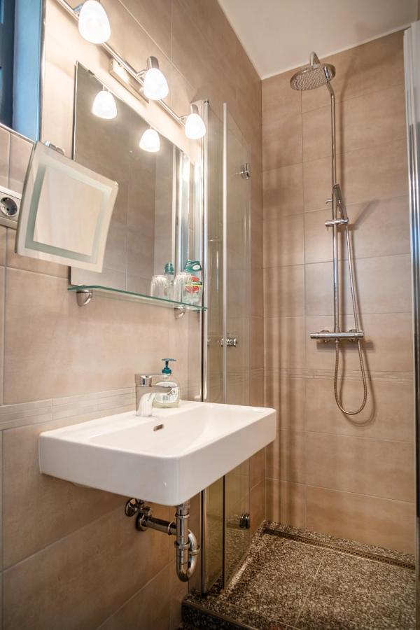 Kiss-Henezi Guest House Keszthely Ngoại thất bức ảnh