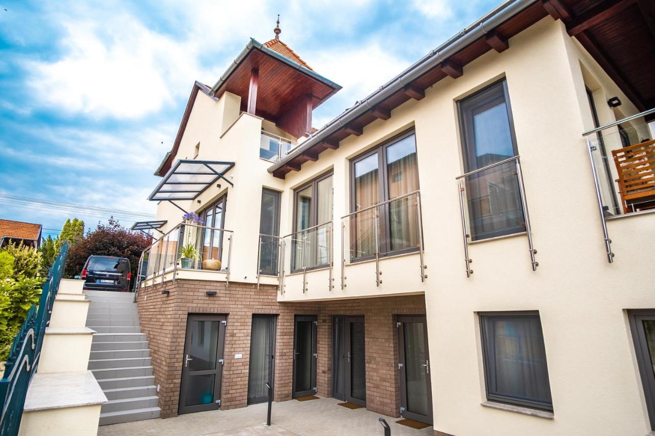 Kiss-Henezi Guest House Keszthely Ngoại thất bức ảnh